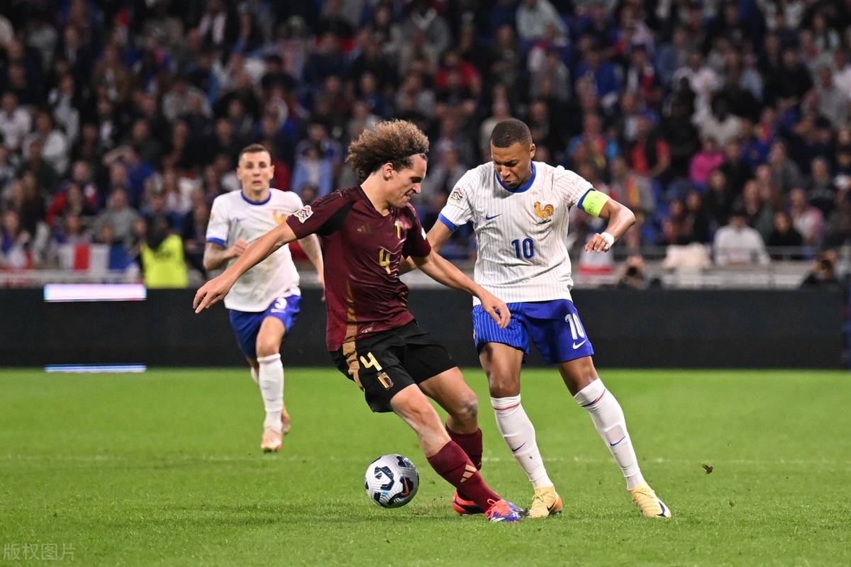 爱游戏娱乐-包含美国队不断突破！，姆巴佩连续十场比赛得分超过出色防守全场沸腾不已的词条